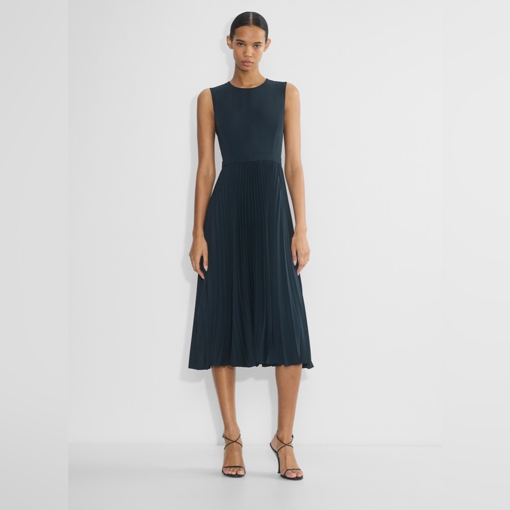 Aritzia Sleeveless Pleated Midi Dress in Dark Navy